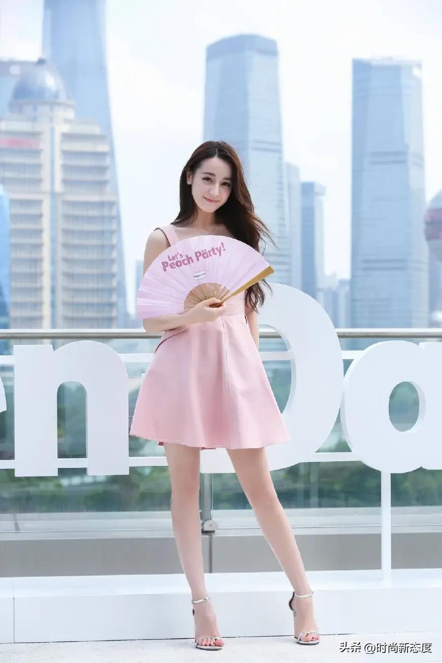 衣品 女明星_明星穿搭进阶之路_迪丽热巴和杨紫衣品变化