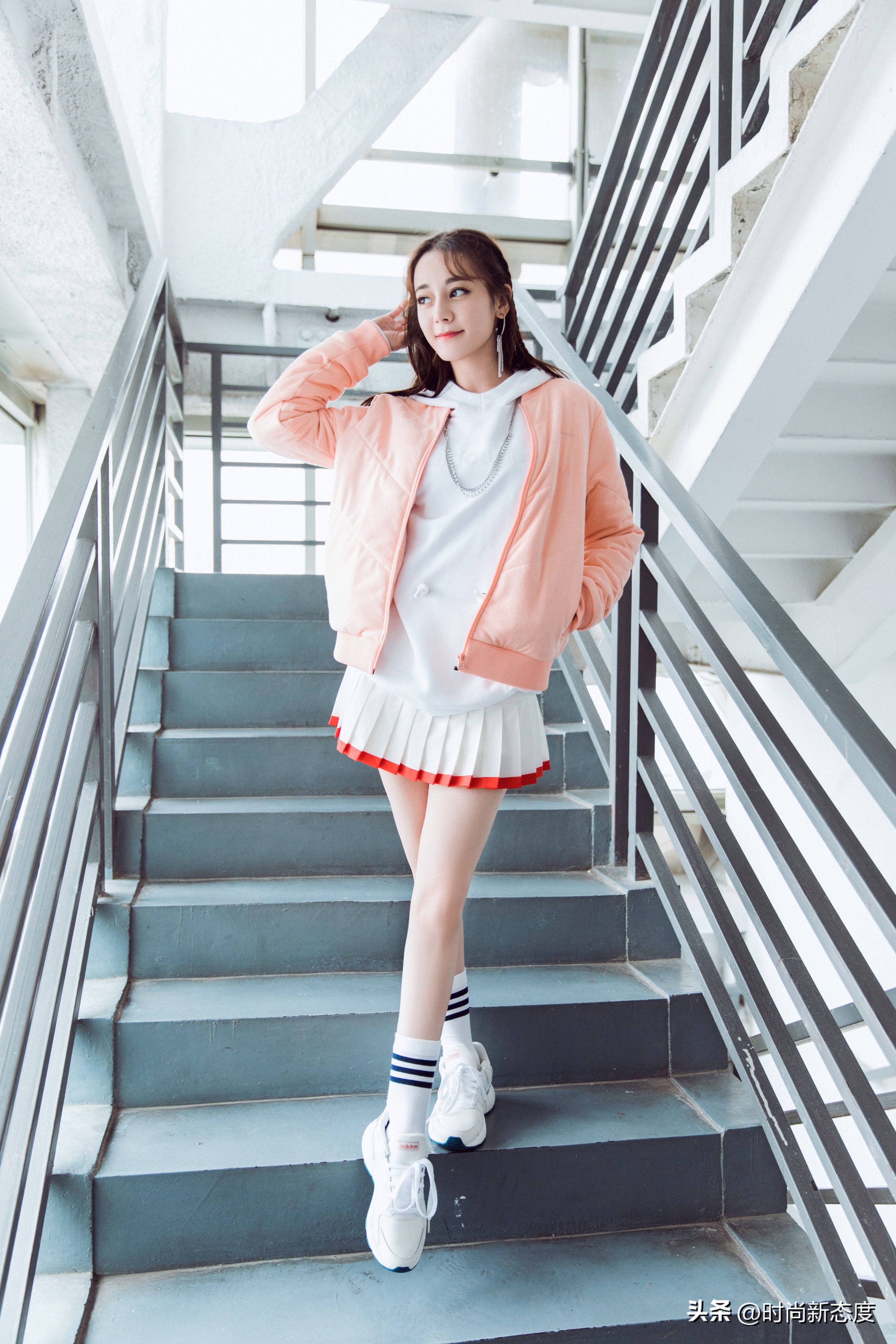 明星穿搭进阶之路_衣品 女明星_迪丽热巴和杨紫衣品变化