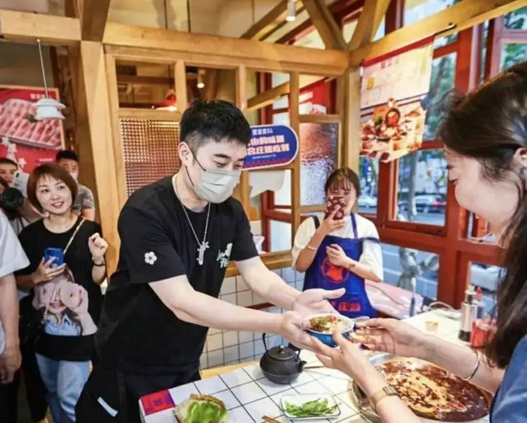 辣木洋子演技质疑_娱乐圈明星黑料曝光_中国明星最近被扒出黑料的有哪些人呢,