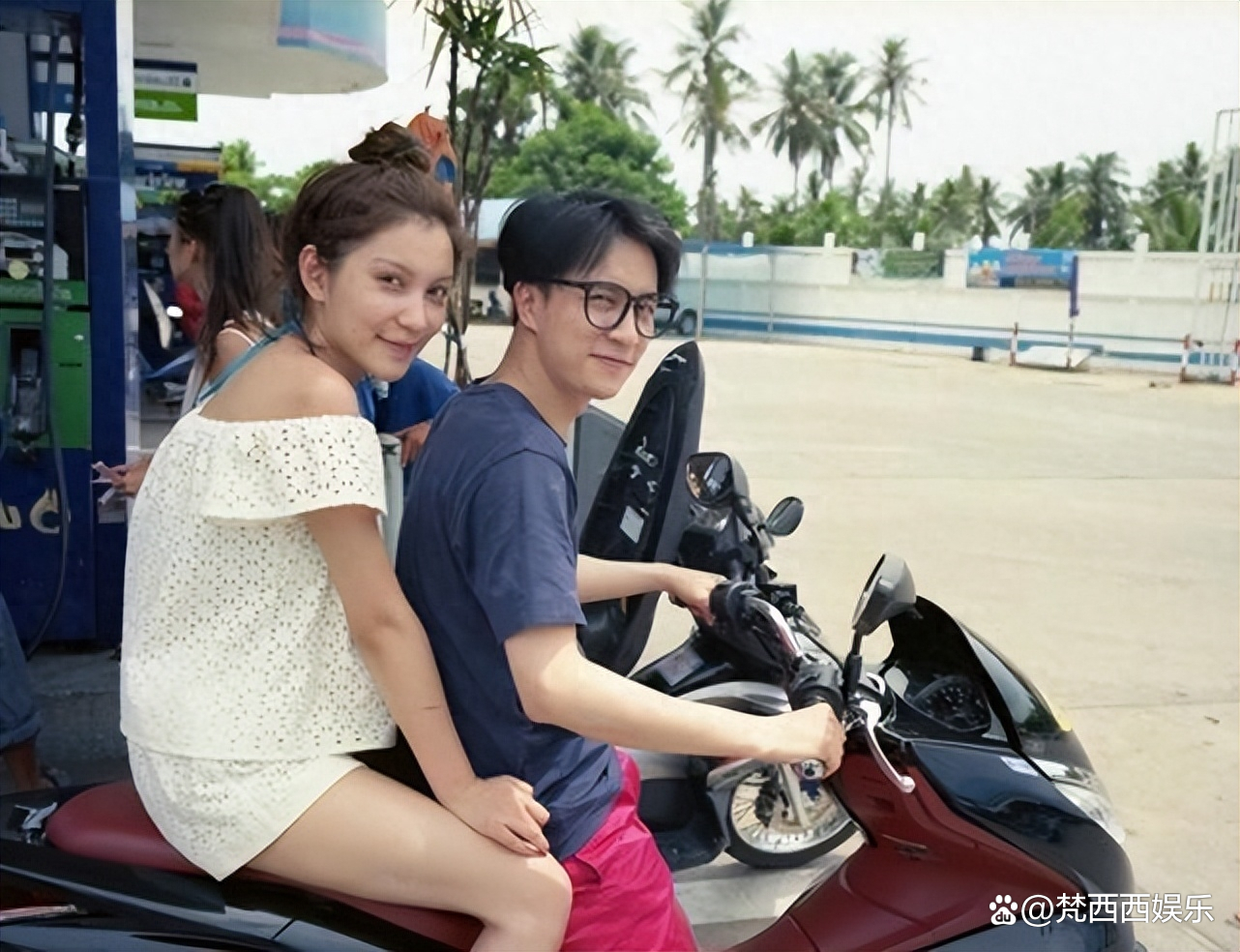 斓曦删除动态_狗年明星热点,_明星回应流浪狗事件