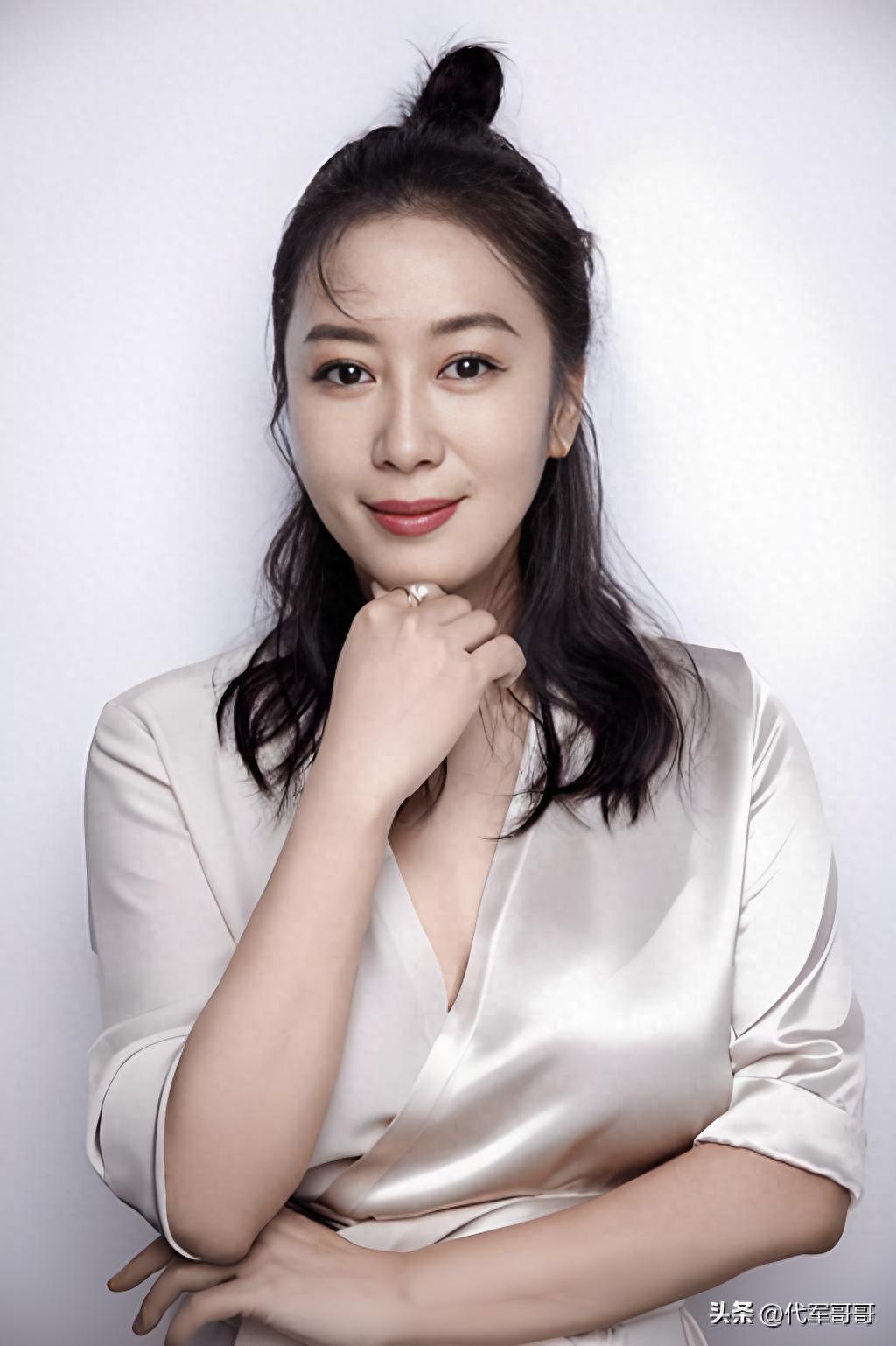 51岁演员胡灵灵近况曝光！出道31年零绯闻，如今婚恋成谜让人唏嘘