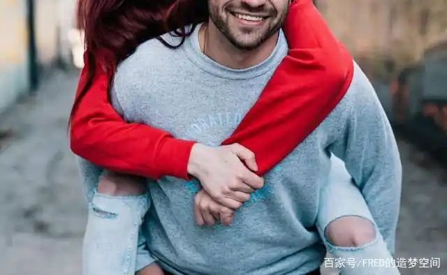 情侣摄影姿势分享_情侣摄影创意_100种姿势摆拍双人